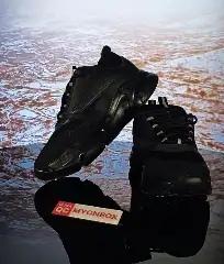 Dior Sneakers B22